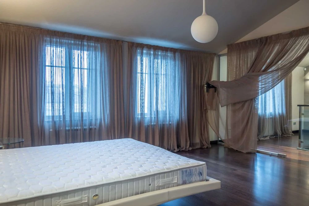 Оренда, вул. Івана Франка, 22-24, 3 кімнати, 180 м², Золоті