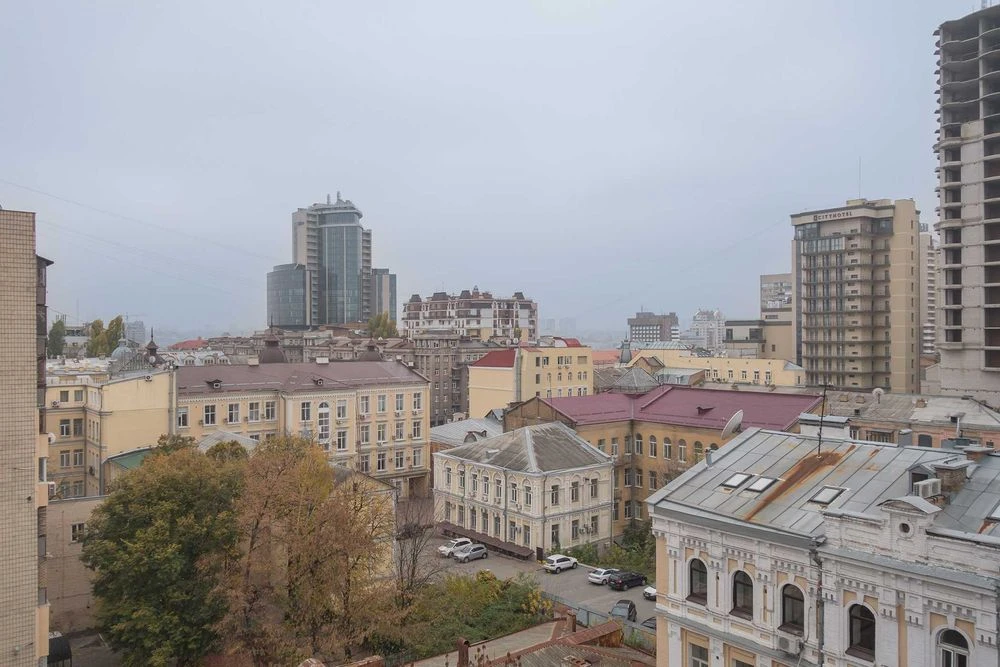 Оренда, вул. Івана Франка, 22-24, 3 кімнати, 180 м², Золоті