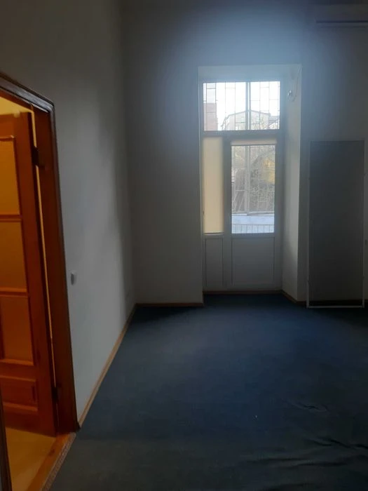 Оренда 1-кім кв. 50кв.м. під офіс   метро  Золоті Ворота, Ун