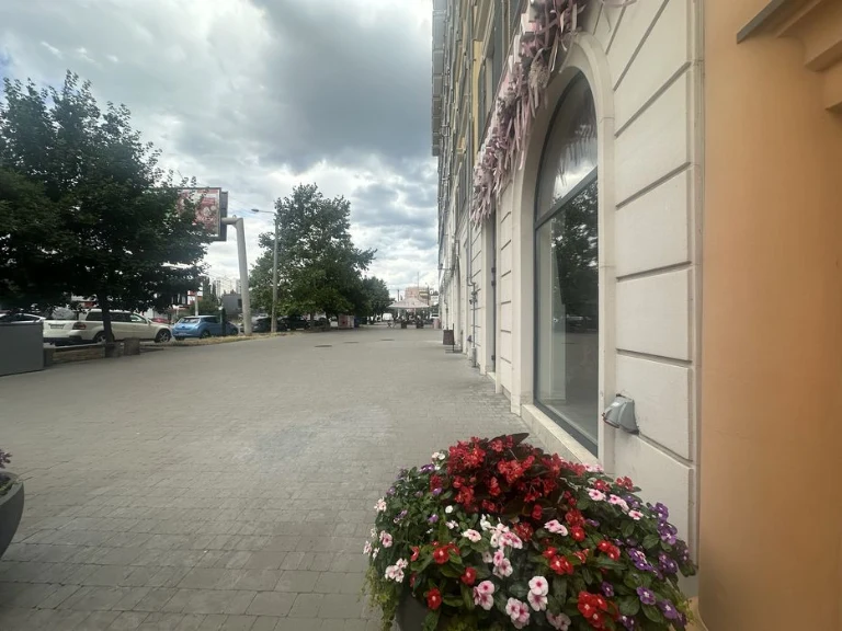 1 ком. квартира-жк Виа рома с газом -аогв. Низкий этаж