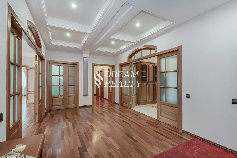 Оренда, вул. Івана Мазепи, 10, 4 кімнати, 155 м², Арсенальна