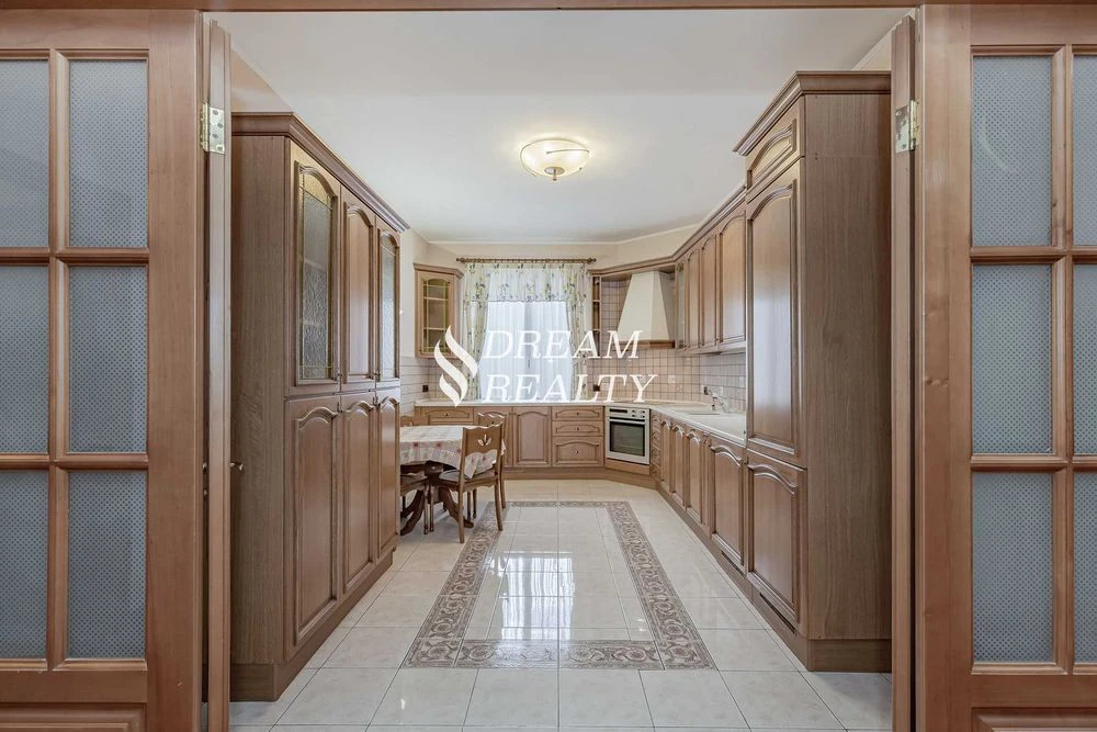 Оренда, вул. Івана Мазепи, 10, 4 кімнати, 155 м², Арсенальна