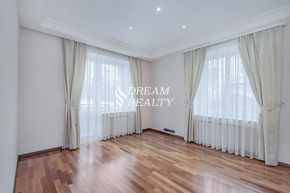 Оренда, вул. Івана Мазепи, 10, 4 кімнати, 155 м², Арсенальна