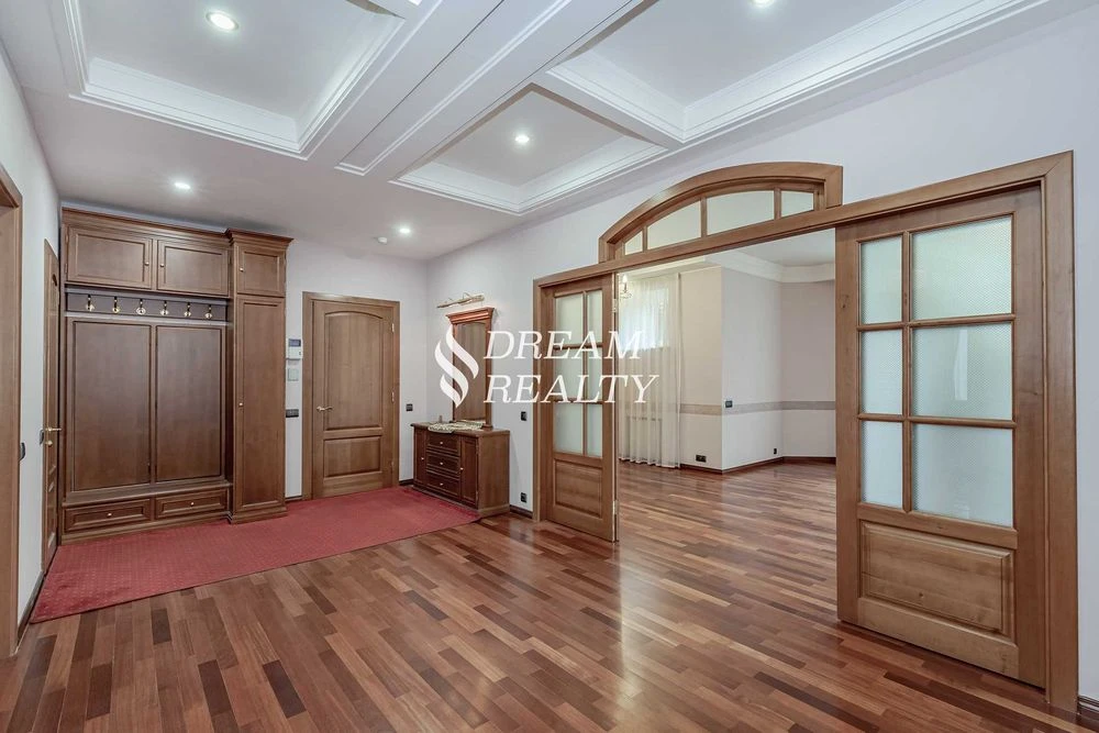 Оренда, вул. Івана Мазепи, 10, 4 кімнати, 155 м², Арсенальна