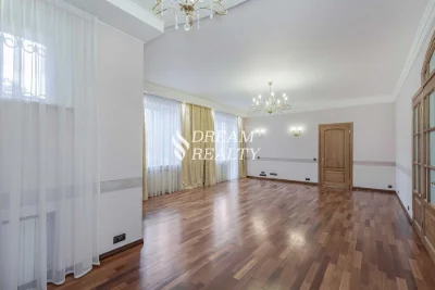 Оренда, вул. Івана Мазепи, 10, 4 кімнати, 155 м², Арсенальна