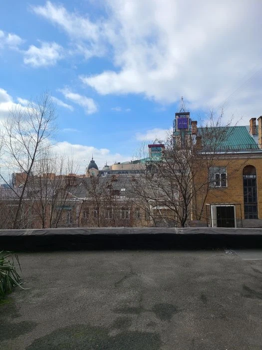 ТИХИЙ ЦЕНТР,Бесарабка 1к с терассой, Мастерской,Гараж,ремонт