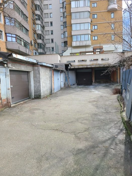 ТИХИЙ ЦЕНТР,Бесарабка 1к с терассой, Мастерской,Гараж,ремонт