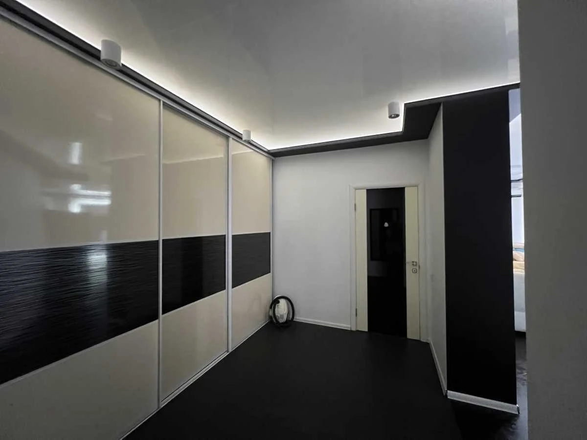 Sale of a 2-room apartment of 67 m², Valery Lobanovskyi about