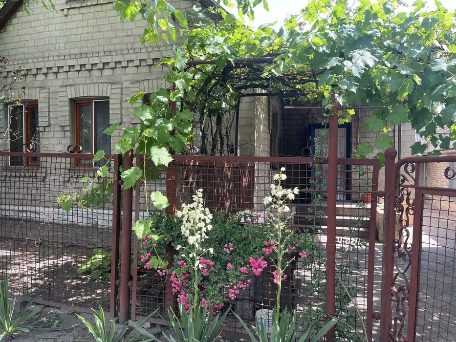 Продаж будинку біля 54 школи