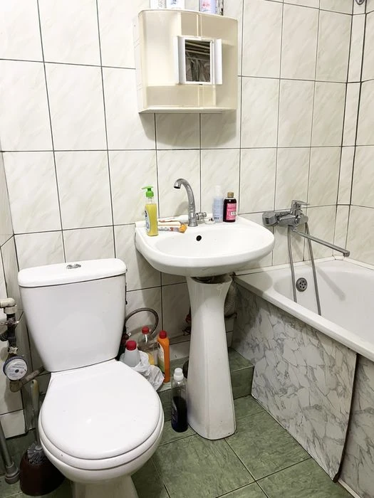 Продається 2 кімнатна квартира біля МакДональдз і ЗУНу