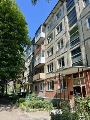Продається 2 кімнатна квартира біля МакДональдз і ЗУНу