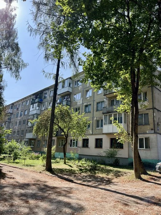 Продається 2 кімнатна квартира біля МакДональдз і ЗУНу