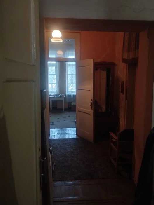Продам 2 км кв на Артема