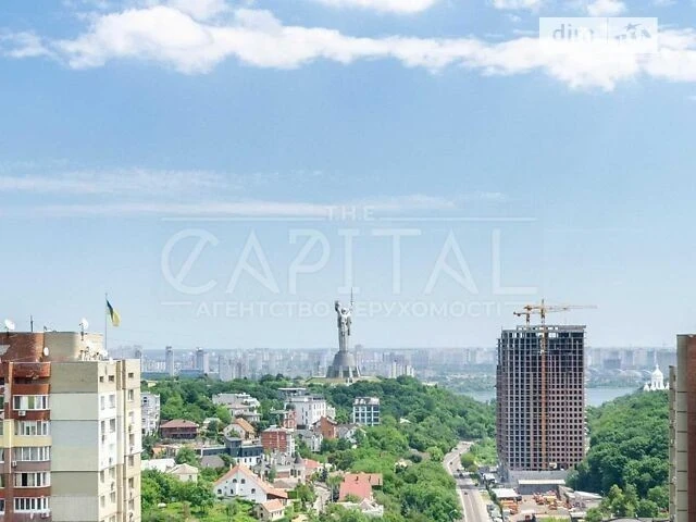 Sale of 3-room apartment 125 sq. m on Konovaltsya Yevhena street • ID