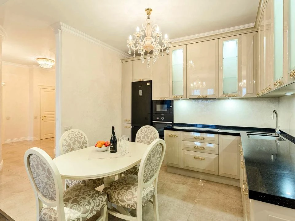 Apartment. Odesa, Tinista St.