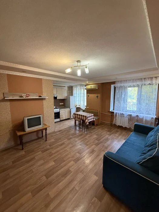 One-room apartment for sale. New buildings, communal market.