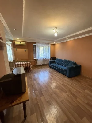 Продам 1 комнатную квартиру . Новые дома , коммунальный рыно