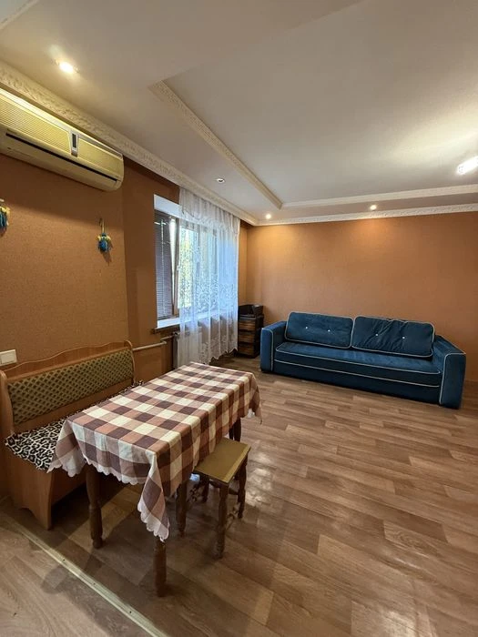 Продам 1 комнатную квартиру . Новые дома , коммунальный рыно