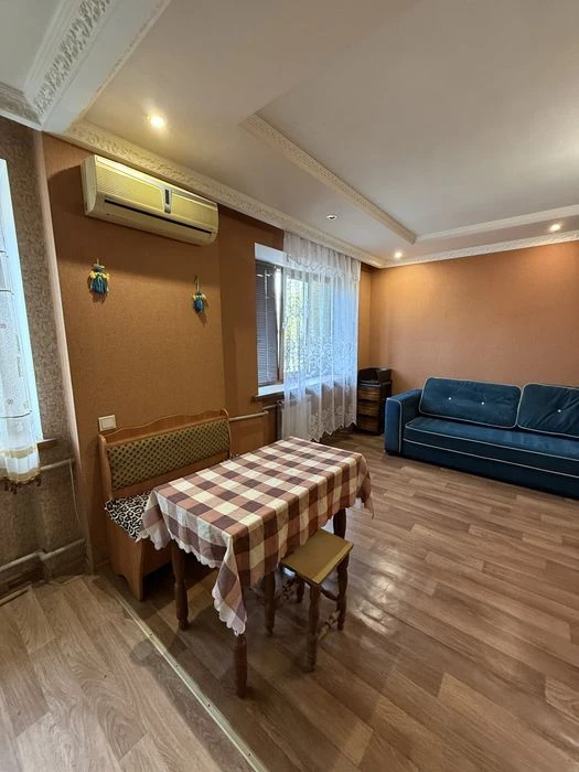 Продам 1 комнатную квартиру . Новые дома , коммунальный рыно