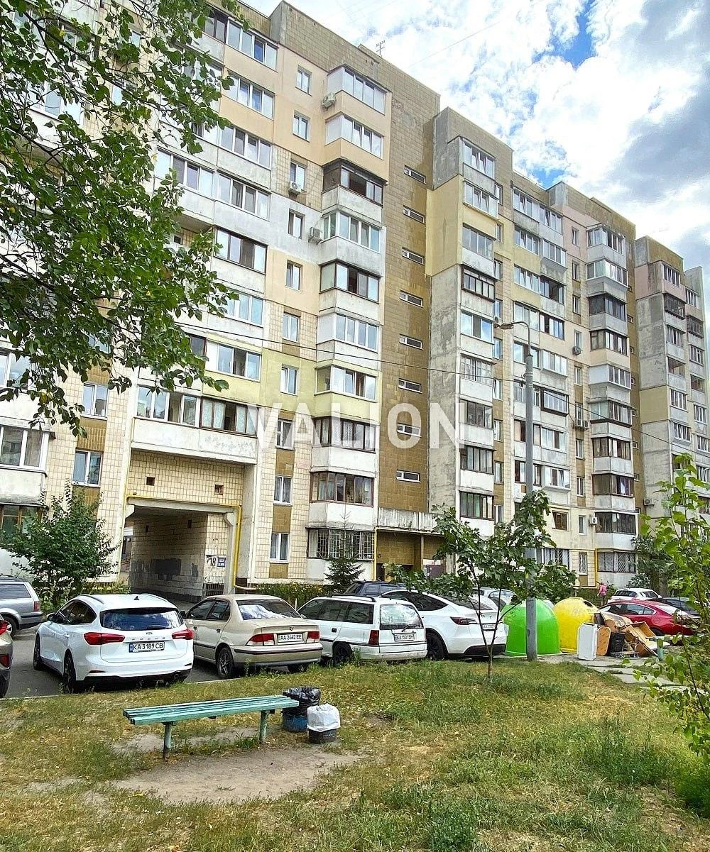 1-room apartment for sale, Darnytskyi district, Poznyaki metro station,