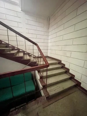 I'm selling a two-room apartment in the center of Yaroslava Mudryo metro station.