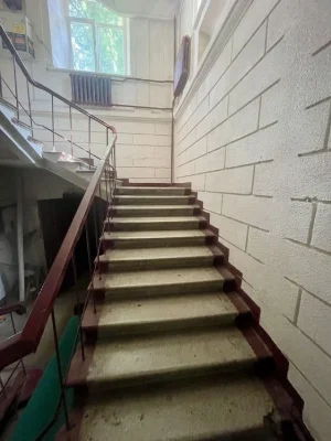 I'm selling a two-room apartment in the center of Yaroslava Mudryo metro station.