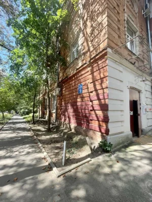 I'm selling a two-room apartment in the center of Yaroslava Mudryo metro station.