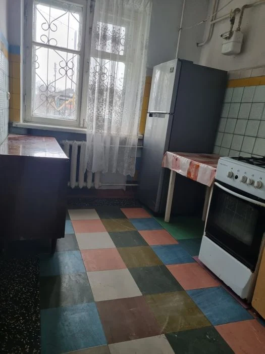 Продам 2ком.квартиру под ваш ремонт.