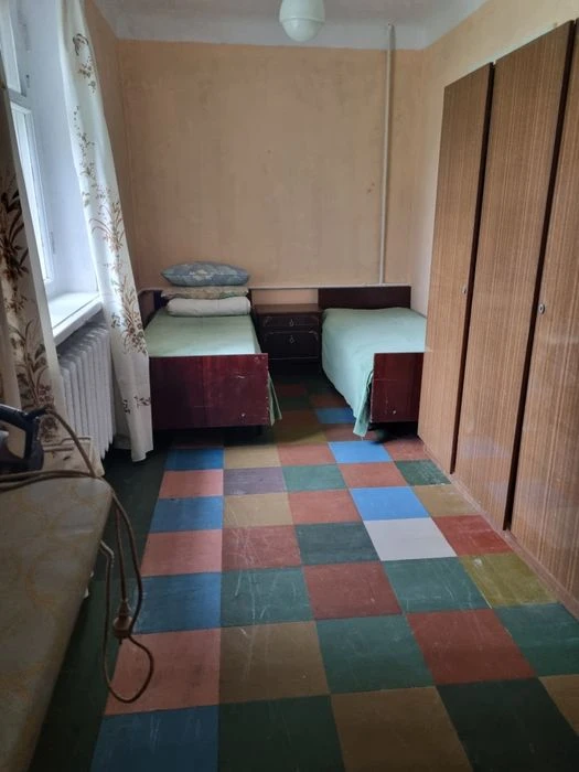 Продам 2ком.квартиру под ваш ремонт.