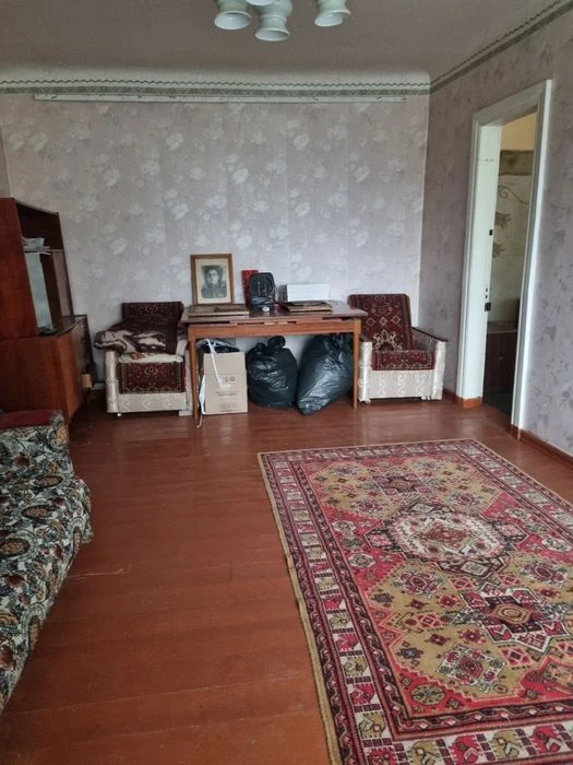 Продам 2ком.квартиру под ваш ремонт.