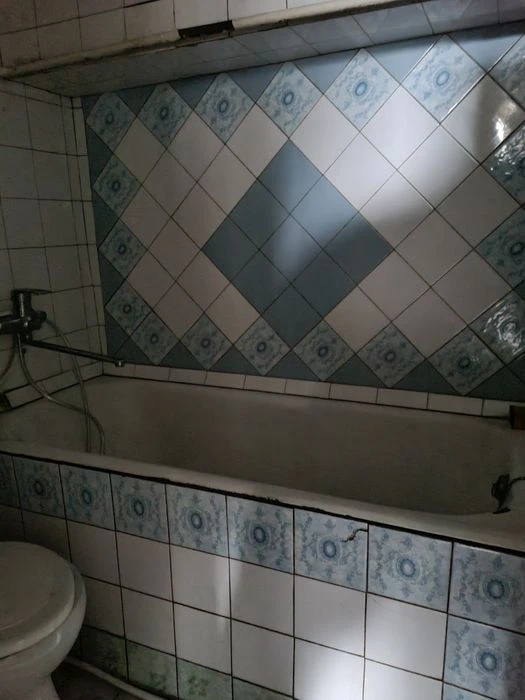 Продам 2ком.квартиру под ваш ремонт.