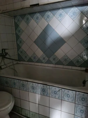Продам 2ком.квартиру под ваш ремонт.