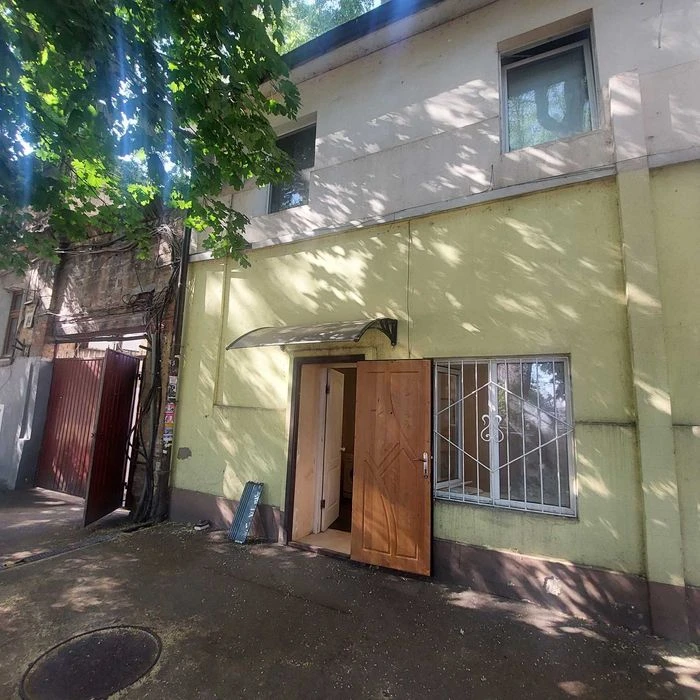 Продается квартира с фасадным входом