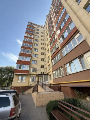 Продається 2-кімнатна квартира