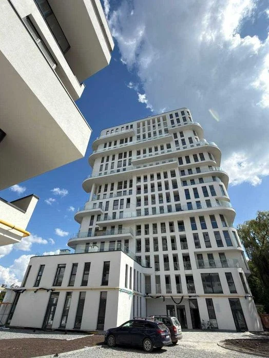 Продаж 1-кімнатної квартири 42,4 м2 з панорамною терасою в Ж