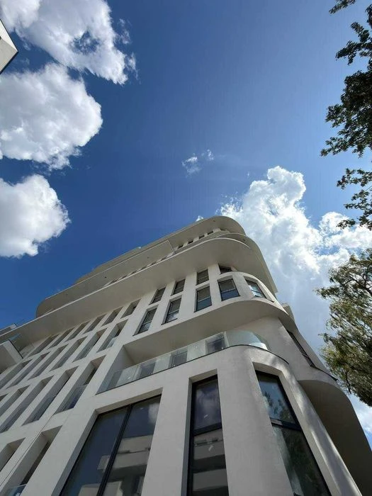 Продаж 1-кімнатної квартири 42,4 м2 з панорамною терасою в Ж