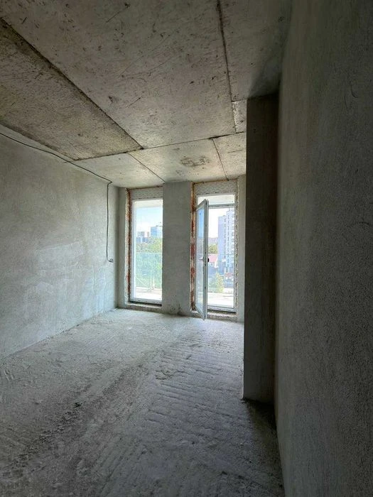 Продаж 1-кімнатної квартири 42,4 м2 з панорамною терасою в Ж