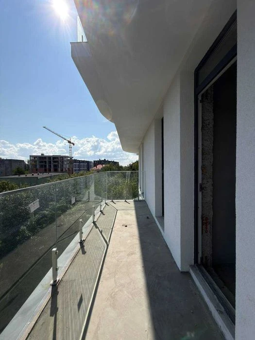 Продаж 1-кімнатної квартири 42,4 м2 з панорамною терасою в Ж