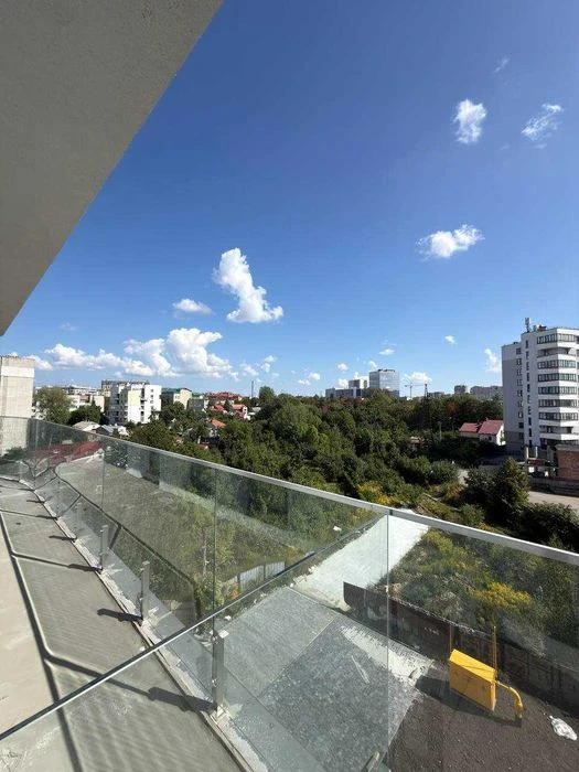 Продаж 1-кімнатної квартири 42,4 м2 з панорамною терасою в Ж