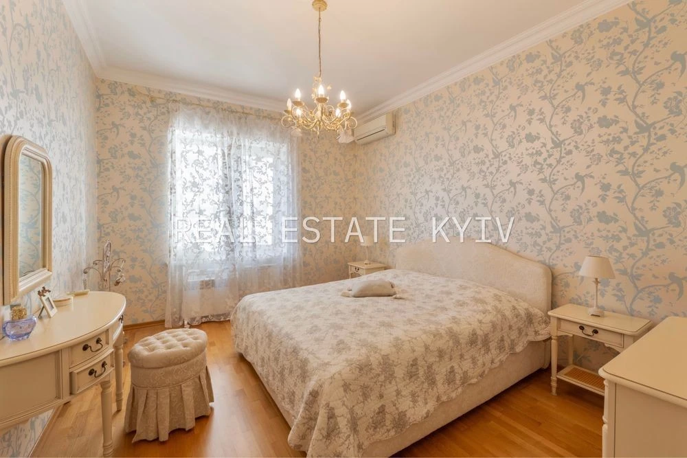 БЕЗ% Оренда 3-кімн квартири на вул Дмитрівська 69