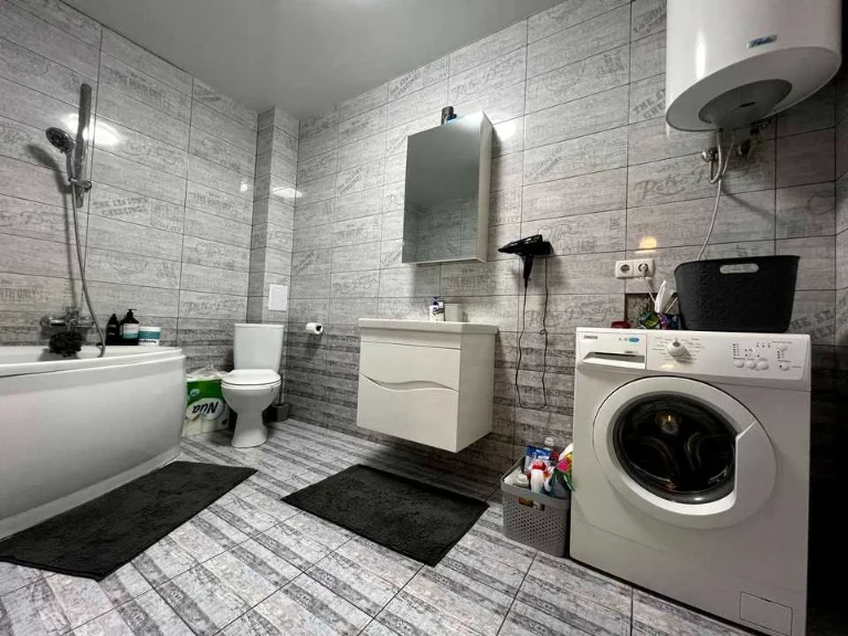 Квартира. Київ, Драгоманова вул.