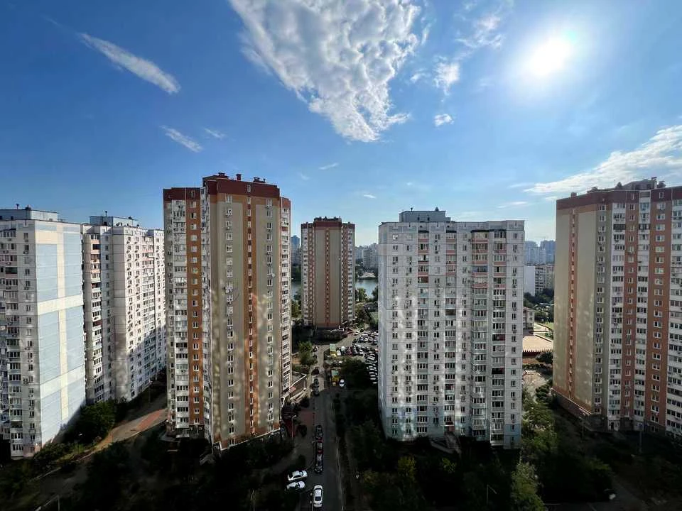 Квартира. Київ, Драгоманова вул.