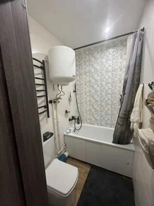1 room with major renovation in a brick house in the NEZAZHENOST district