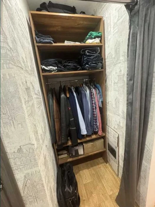 1 room with major renovation in a brick house in the NEZAZHENOST district