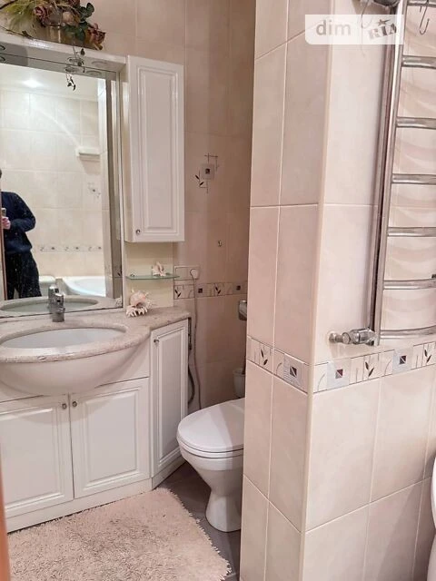 Довготривала оренда 4к квартири на вул. Старонаводницька 4 •