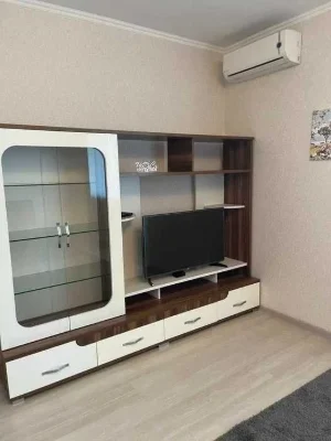 БЕЗ % СВОЯ 2 кім Ділова Тютюнника (Барбюса) Велика Васильків