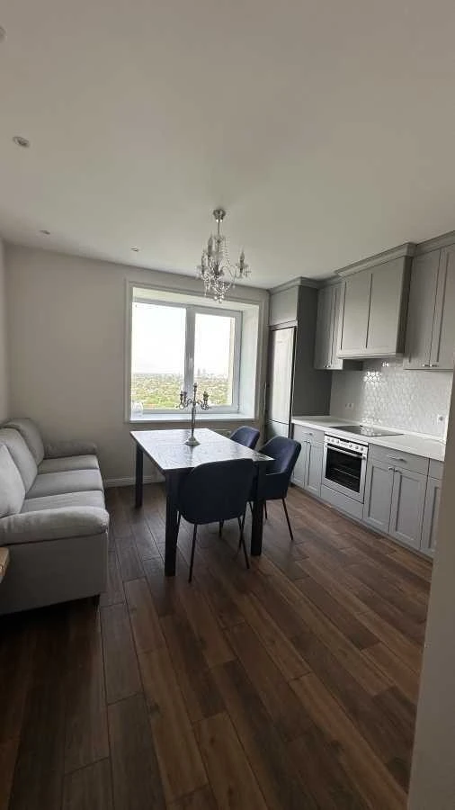 Оренда 2-кімнатної квартири 66.5 м², Комбінатна вул., 25