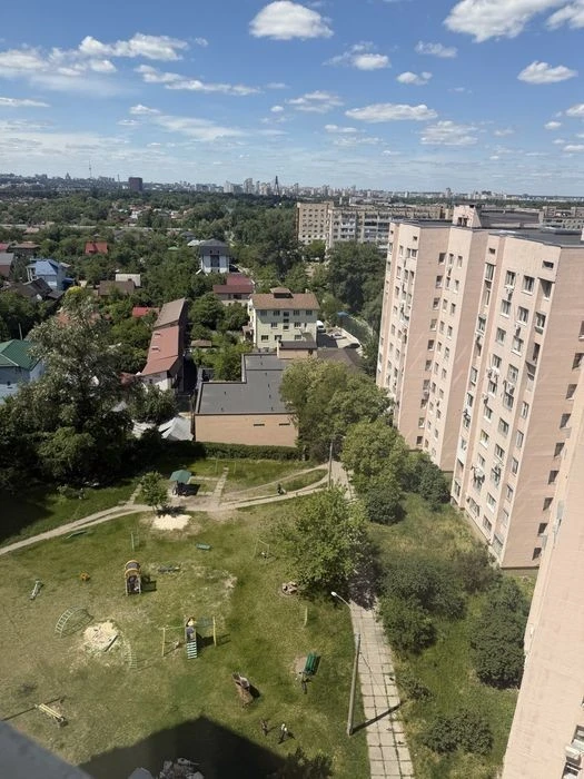 Top location! 3-room apartment for sale, Raiduzhnya Dniprovsky St.