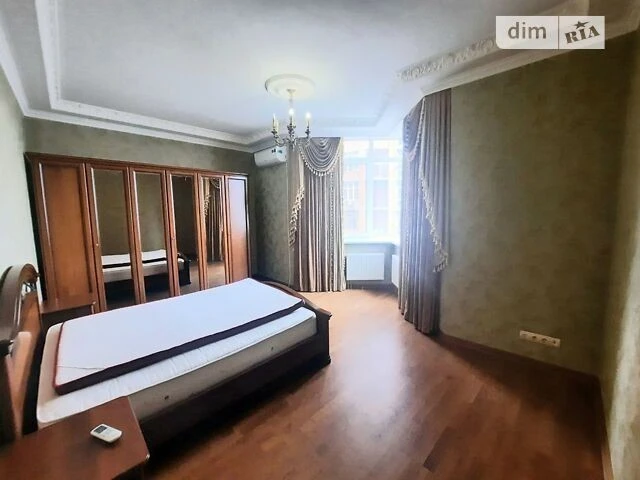Довготривала оренда 3к квартири на вул. Коновальця Євгена 32