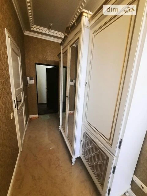 Довготривала оренда 3к квартири на вул. Коновальця Євгена 32